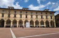 Giostra: già montati gli scudi in Piazza Grande