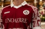 Calcio: la nuova maglia della S.S. Arezzo (foto)